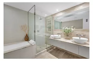 322 W 57th St, New York City, NY 10019 - Photo 14