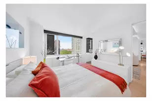 322 W 57th St, New York City, NY 10019 - Photo 12