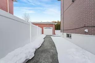 88-10 70th Rd, Forest Hills, NY 11375 - Photo 24