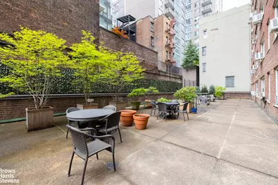 240 E 35th Street #2B, New York City, NY 10016 - Photo 18