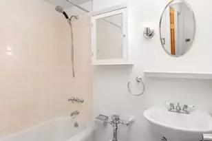 240 E 35th St, New York City, NY 10016 - Photo 12