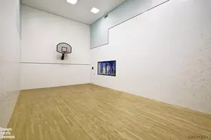 235 E 40th St, New York City, NY 10016 - Photo 12