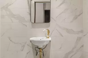 202 E 34th St, New York City, NY 11203 - Photo 6