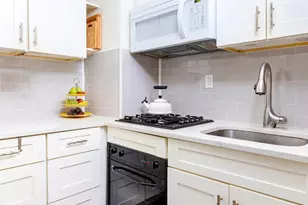 310 E 49th St, New York City, NY 10017 - Photo 2