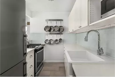 303 W 66th Street #4HE, New York City, NY 10069 - Photo 4