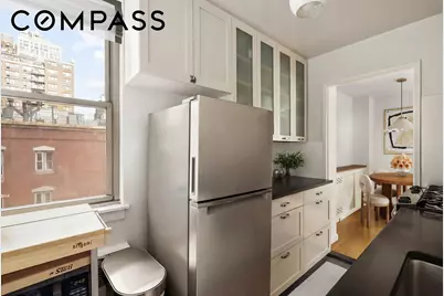32 Gramercy Park S #5M, New York City, NY 10003 - Photo 4