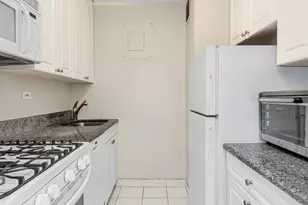 245 E 54th St, New York City, NY 10022 - Photo 4