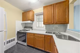 325 W 43rd St, New York City, NY 10036 - Photo 12