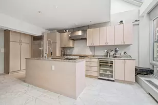 301 E 52nd St, New York City, NY 10022 - Photo 10