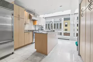 301 E 52nd St, New York City, NY 10022 - Photo 12