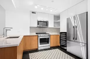 121 E 23rd St, New York City, NY 10010 - Photo 1