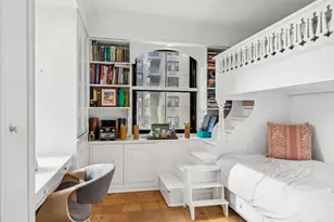 305 E 40th St, New York City, NY 10017 - Photo 8