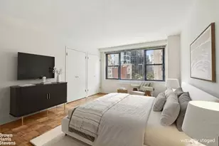 305 E 40th St, New York City, NY 10017 - Photo 6