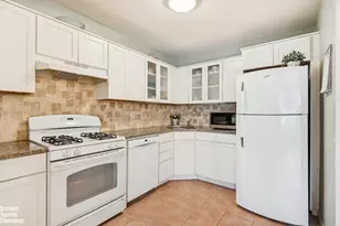 589 17th St, New York City, NY 11218 - Photo 4