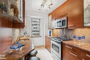 400 E 54th St, New York City, NY 10022 - Photo 10