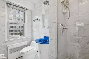 400 E 54th St, New York City, NY 10022 - Photo 18