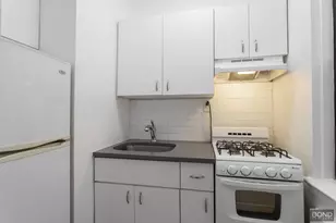 240 E 46th St, New York City, NY 10017 - Photo 6