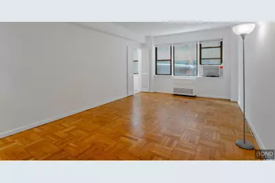 240 E 46th Street #4J, New York, NY 10017 - Photo 4