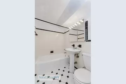 233 E 69th Street #6O, New York City, NY 10021 - Photo 4