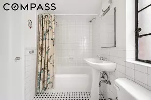 333 E 43rd St, New York City, NY 10017 - Photo 6