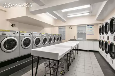 333 E 43rd Street #906, New York, NY 10017 - Photo 16