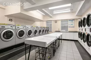 333 E 43rd St, New York, NY 10017 - Photo 16