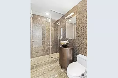 250 E 53rd Street #2903, New York City, NY 10022 - Photo 6
