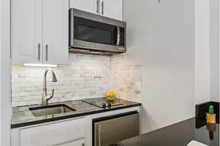 320 E 42nd St, New York City, NY 10017 - Photo 4