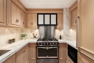 27 E 79th St, New York City, NY 10075 - Photo 4