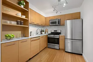 100 W 39th St, New York City, NY 10018 - Photo 4