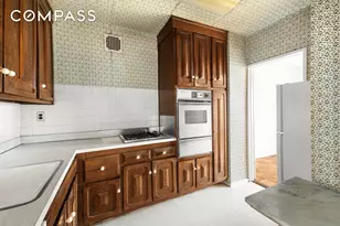 300 E 74th St, New York City, NY 10021 - Photo 4