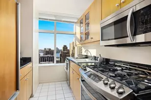 160 W 66th St, New York City, NY 10023 - Photo 6