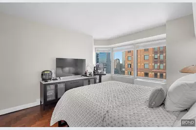 150 W 56th Street #3107, New York City, NY 10019 - Photo 4