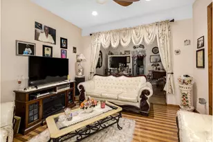 315 E 28th St, New York City, NY 11226 - Photo 4