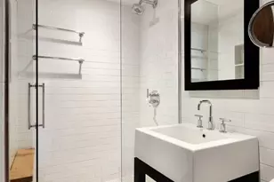 201 E 21st St, New York City, NY 10010 - Photo 8