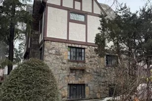 176-15 Croydon Rd, New York City, NY 11432 - Photo 8