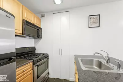 300 Albany Street #2D, New York City, NY 10280 - Photo 4