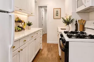 321 E 54th St, New York City, NY 10022 - Photo 8