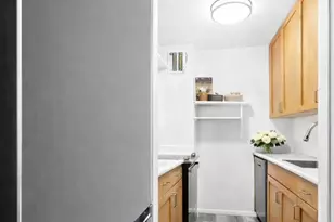 379 West St, New York City, NY 10014 - Photo 2