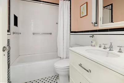 426 W Broadway #4G, New York City, NY 10012 - Photo 6