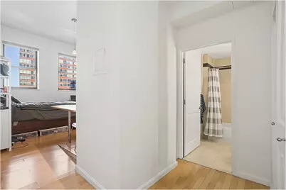 20 West Street #21A, New York City, NY 10004 - Photo 2