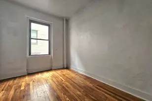 21-67 33rd St, New York City, NY 11105 - Photo 4
