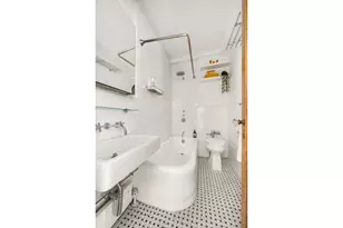 300 W 23rd St, New York City, NY 10011 - Photo 6