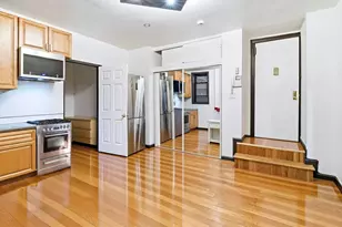 21-38 35th St, New York City, NY 11105 - Photo 2
