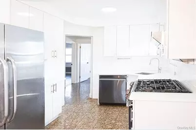 81-32 252nd Street, New York City, NY 11426 - Photo 4