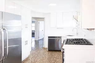 81-32 252nd St, New York City, NY 11426 - Photo 4