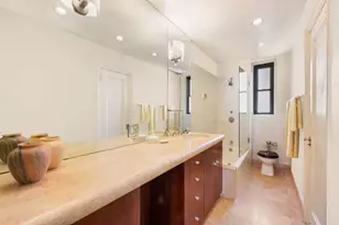 215 E 72nd St, New York City, NY 10021 - Photo 4