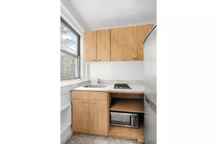 325 W 45th St, New York City, NY 10036 - Photo 4