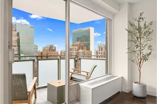 300 E 40th St, New York City, NY 10016 - Photo 4