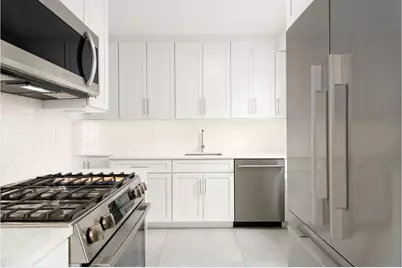 300 E 40th Street #27B, New York City, NY 10016 - Photo 10